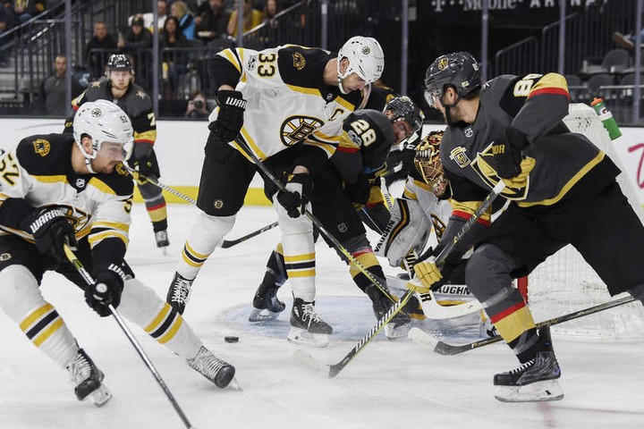 Chára neodvrátil triumf Vegas nad Bostonom, Halák pri prehre